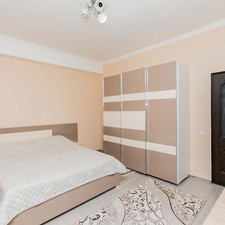Apartament Spatios In Complex Residential คีชีเนา ภายนอก รูปภาพ